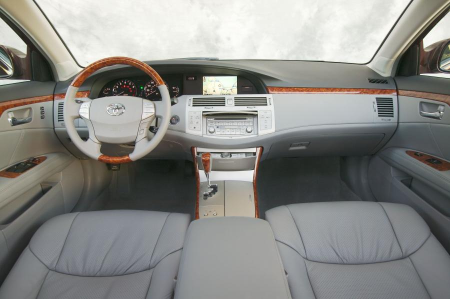 Торпедо Toyota Avalon (GSX30) 2005 года  (фото 50 из 79)